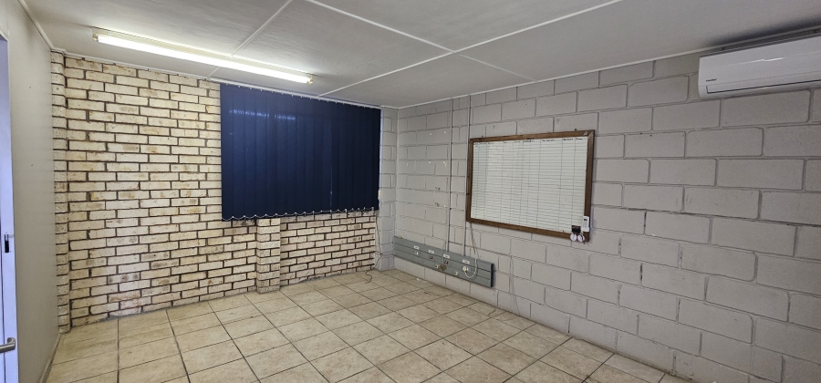 To Let Commercial Property for Rent in Beacon Bay North Eastern Cape